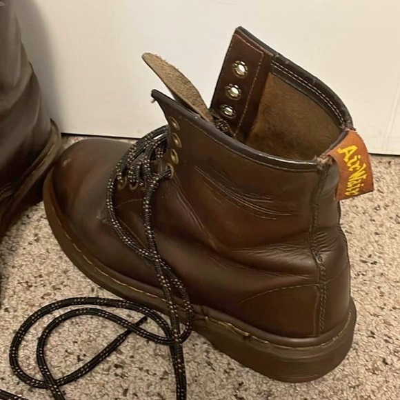 Dr. Marten's Vintage Brown Leather 8 Eye Lace Up Boots (Made in England) 6M/7W - Picture 2 of 2